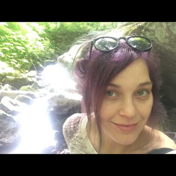 Meet your Posher, Karli - Picture 2 of 3